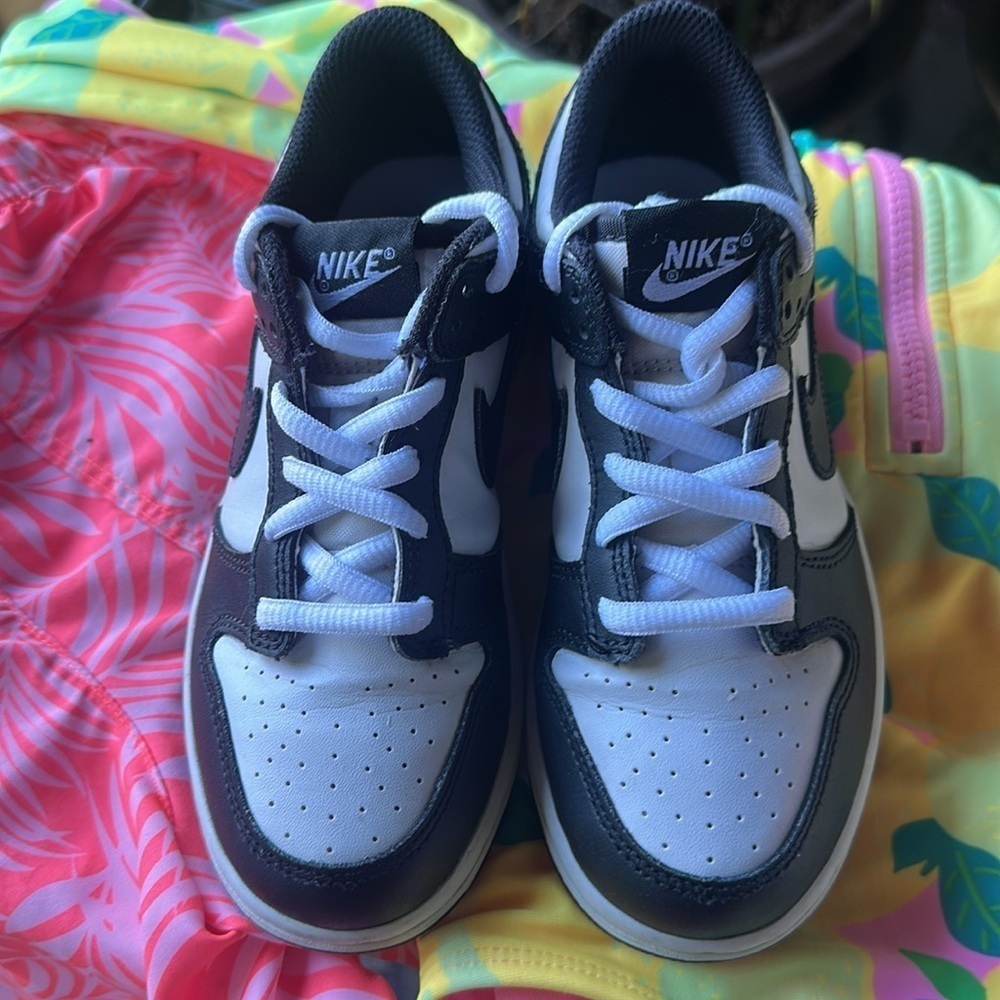 Nike Kids Black and White Sneakers - Picture 1 of 4
